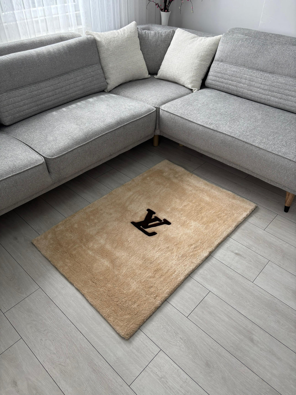 PuffRug – El Yapımı Tufting Halı “LV”