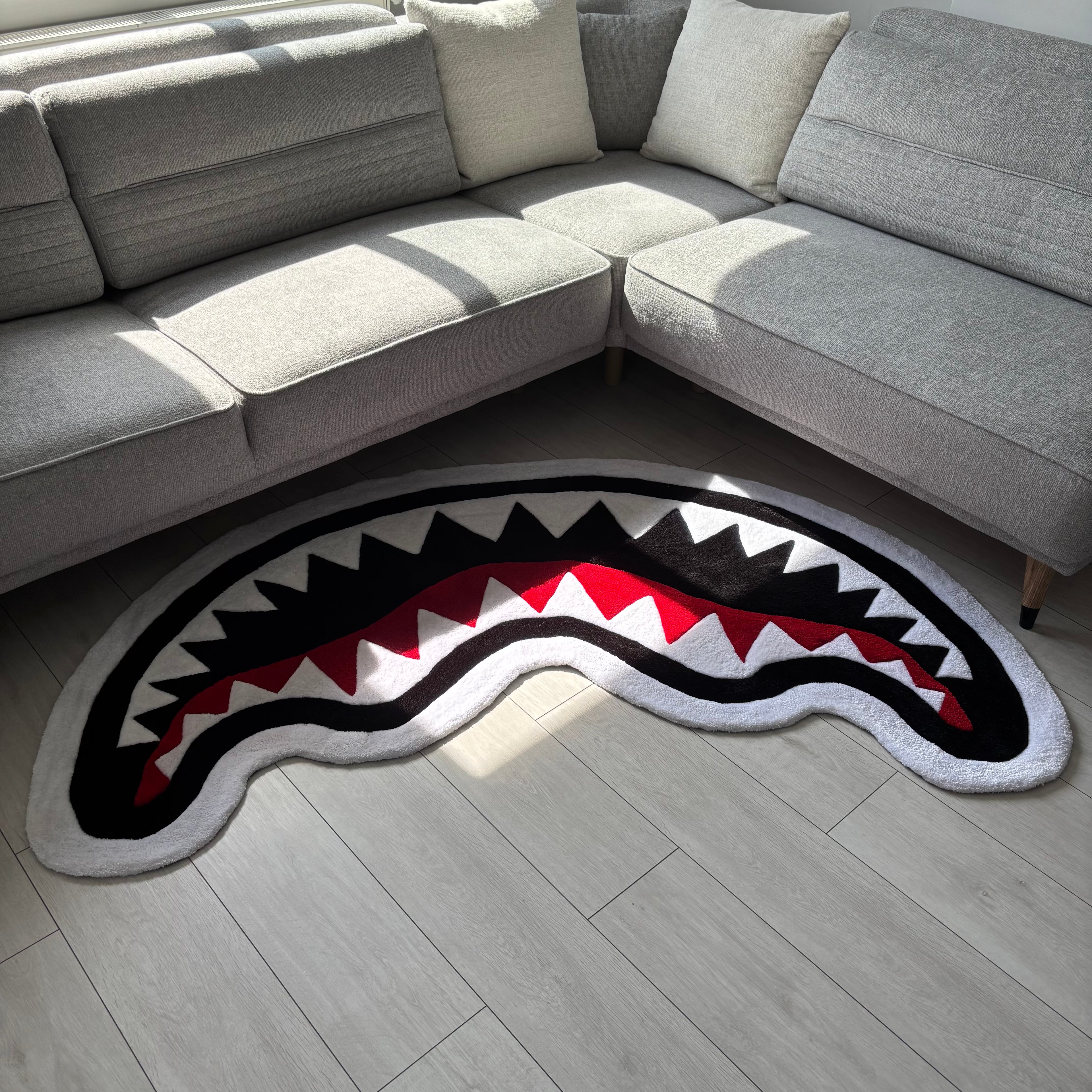 PuffRug - El Yapımı Tufting Halı "Giant Bape Shark"