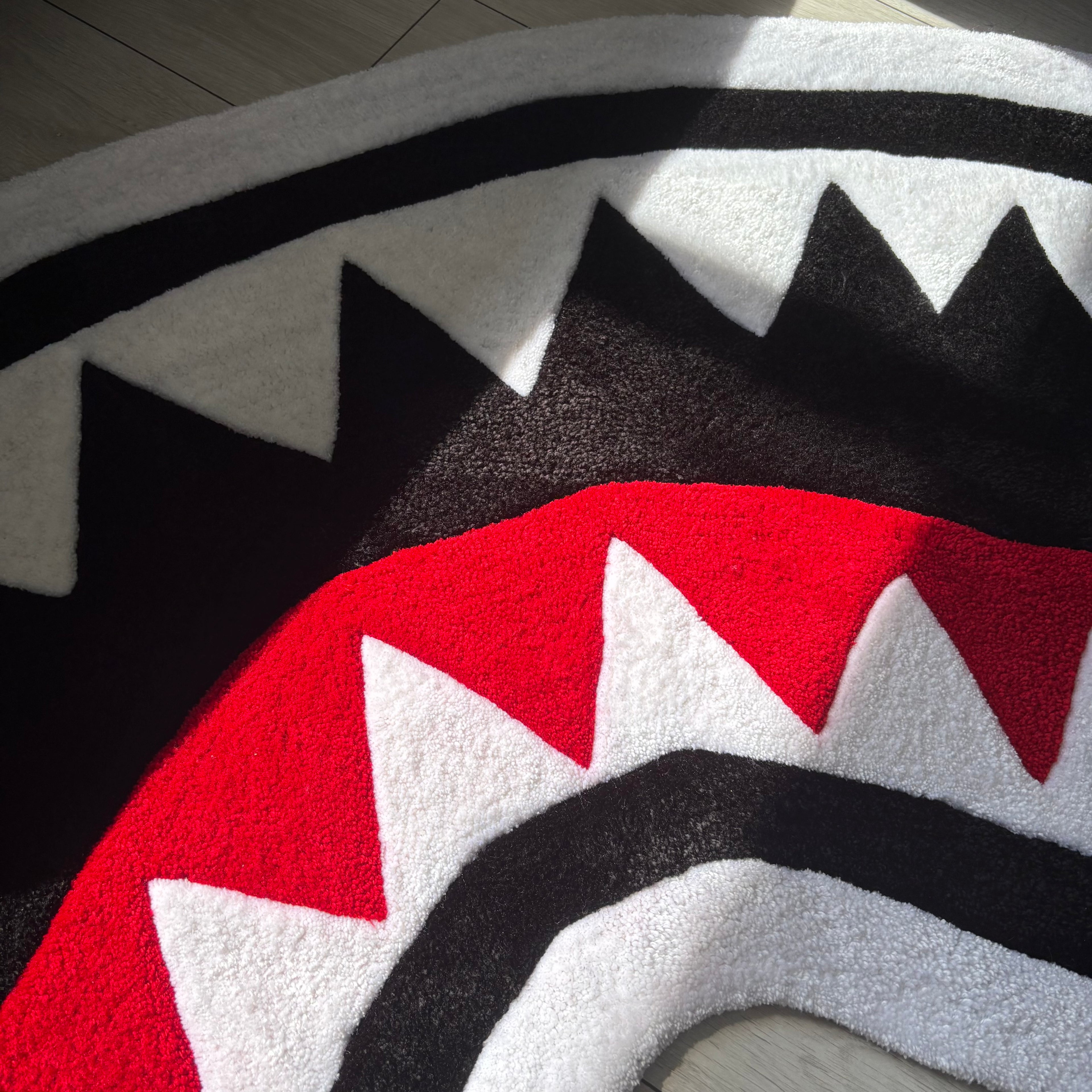 PuffRug - El Yapımı Tufting Halı "Giant Bape Shark"