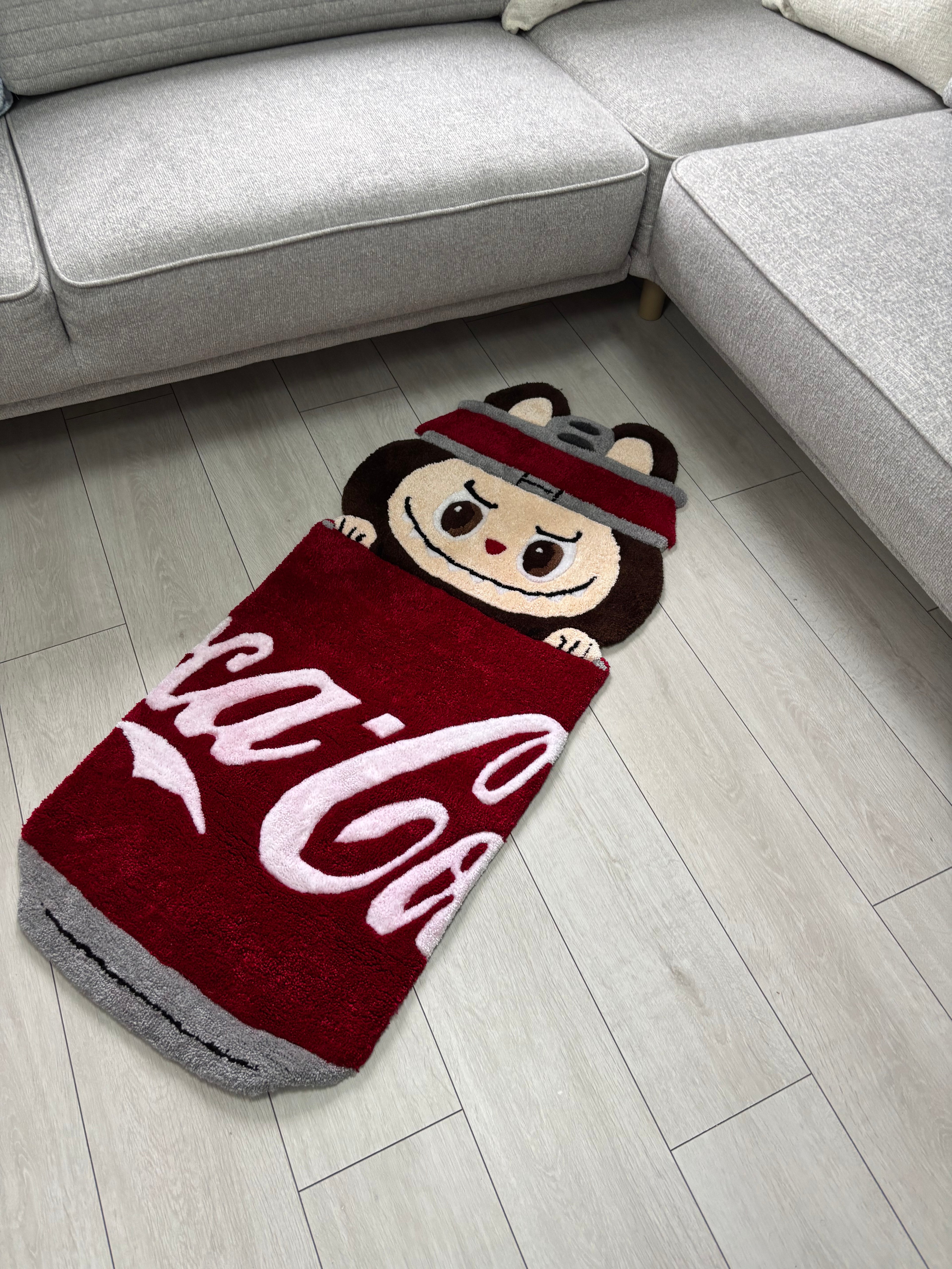 PuffRug - El Yapımı Tufting Halı "Cola Labub"