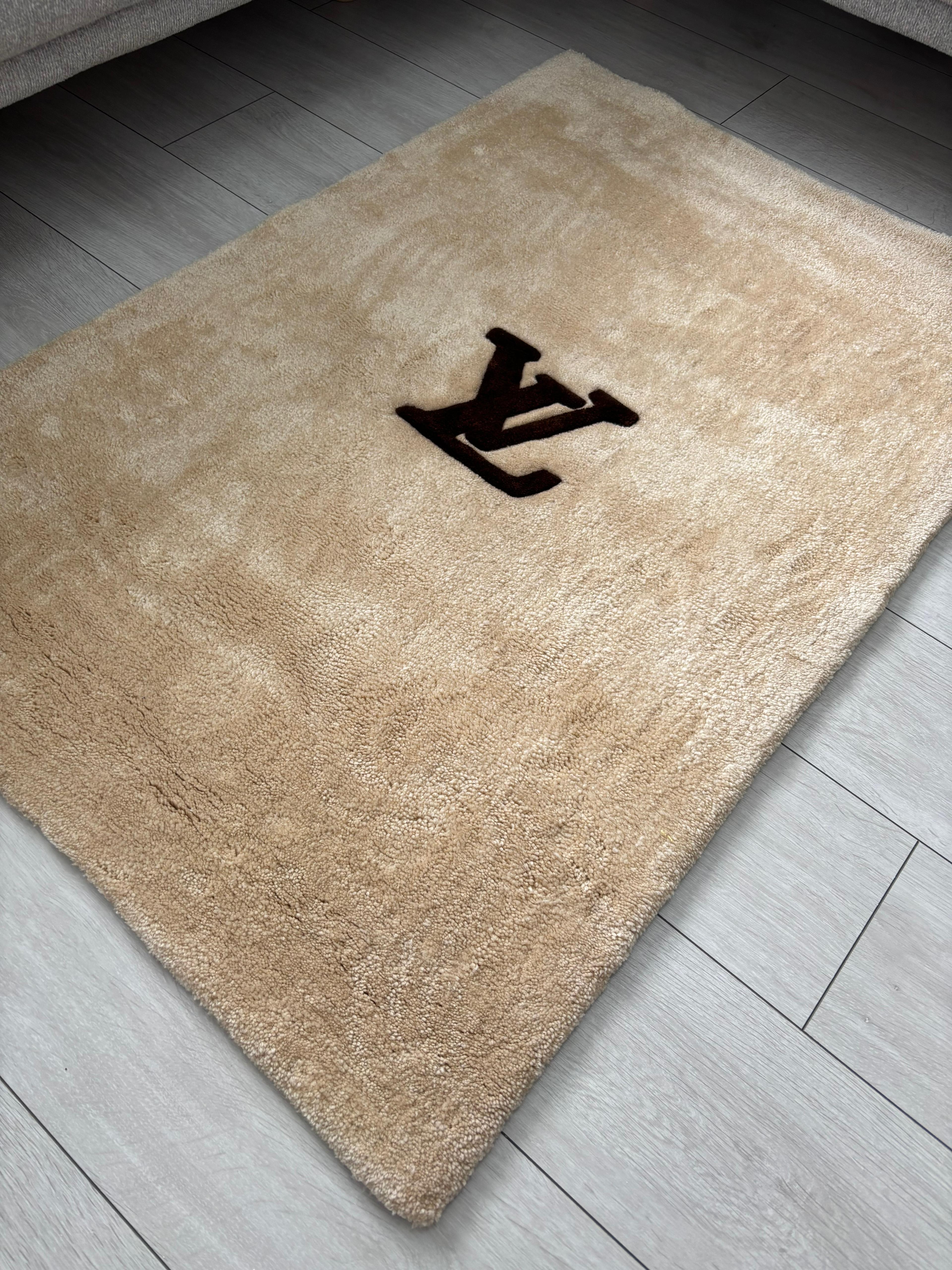 PuffRug – El Yapımı Tufting Halı “LV”